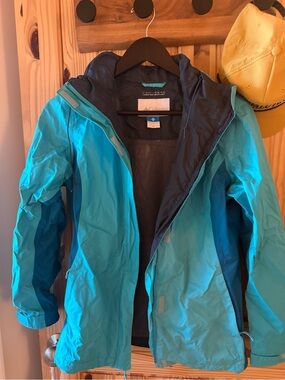 Columbia Omnitech women’s rain jacket